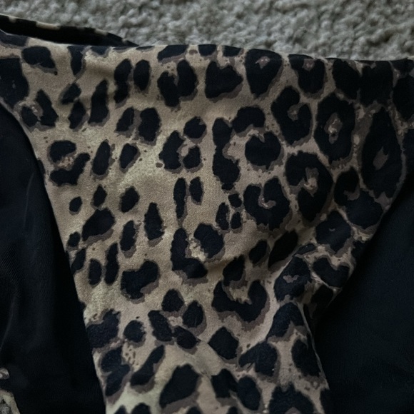 BILLABONG leopard print size small scrunch bum bikini bottom - Picture 3 of 10